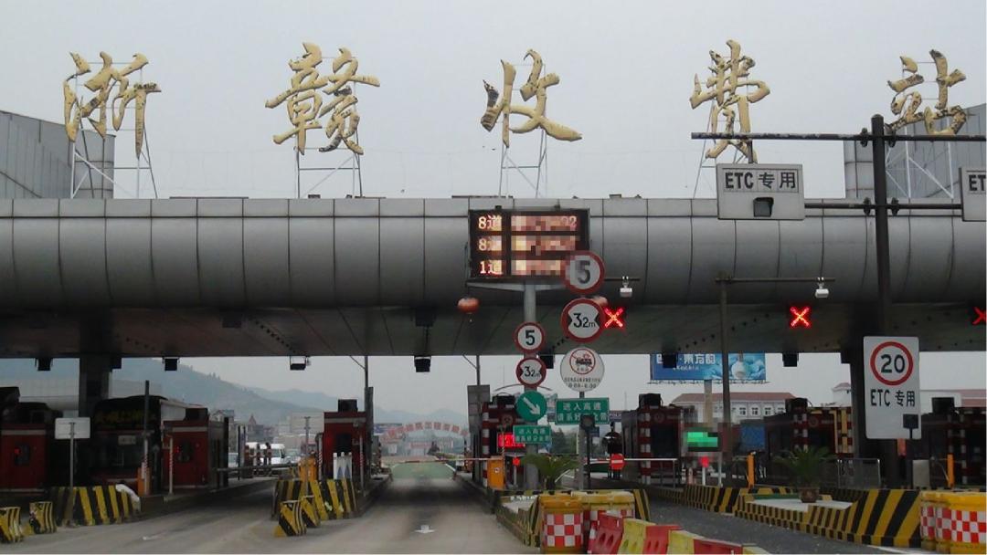 假冒芙蓉王烟,双喜利群芙蓉王