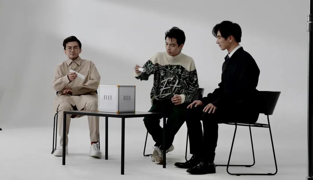 拍时尚杂志动作要夸张吗,离谱时尚杂志