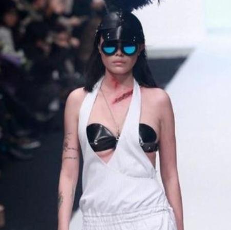 葛荟婕直播回应与汪峰关系,葛荟婕几岁跟汪峰在一起