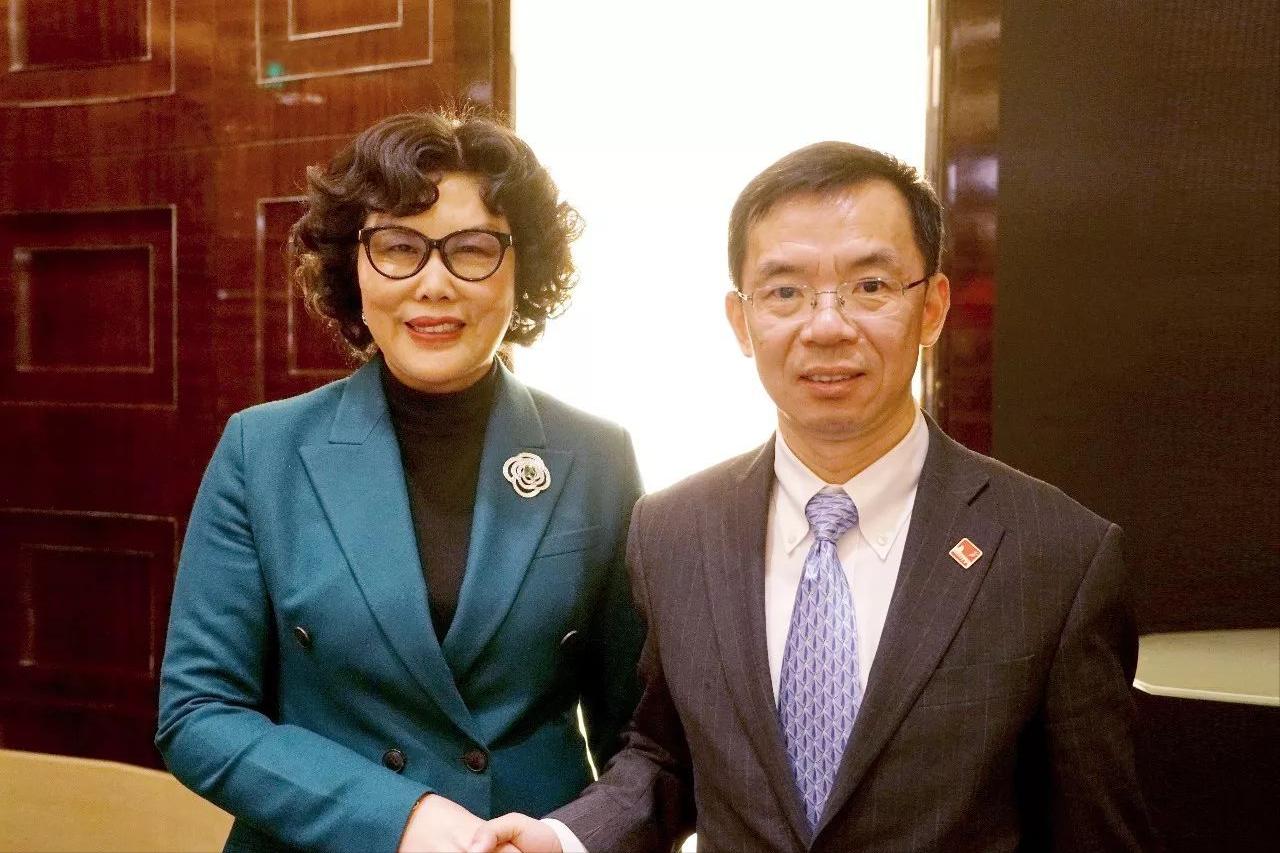 开拖拉机的陈爱莲,嵊州首富陈爱莲