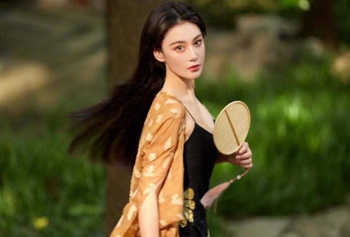 张馨予晒出老公何捷照片帅气迷人,张馨予和老公何捷婚后齐露面