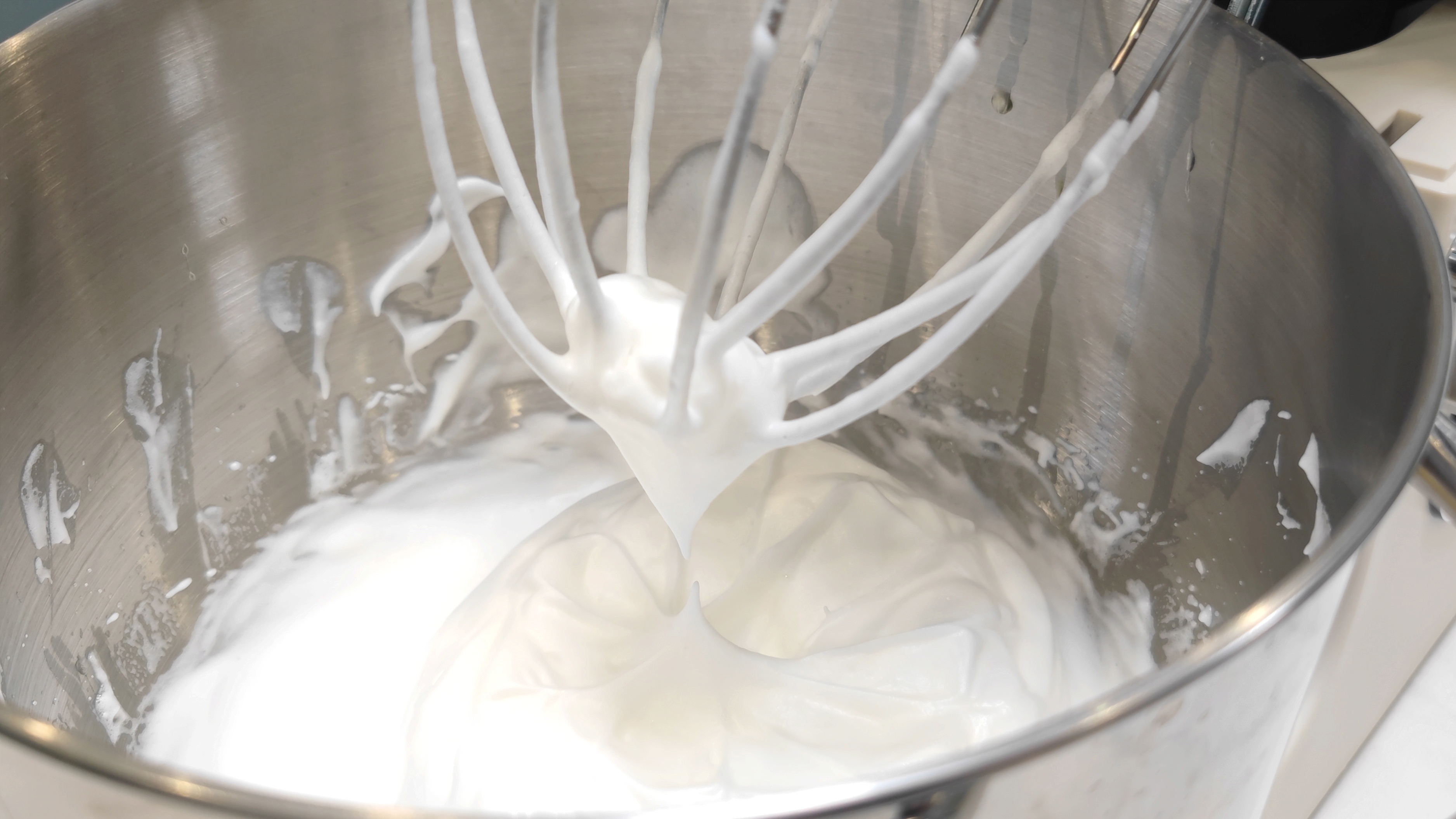 长帝企鹅顶顶和海氏m6哪个好,企鹅顶顶厨师机做蛋糕