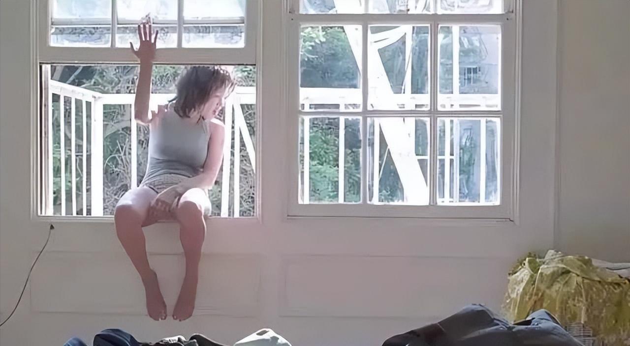 安吉丽娜朱莉1982年出演了什么,朱莉安吉丽娜近年电影