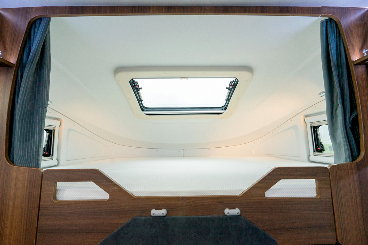 赛德白鲸c型房车最新款,赛德白鲸plus和旌航房车哪个好