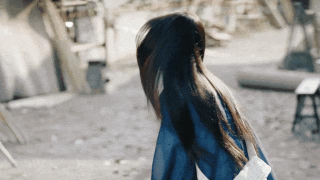 连屁股都是假的？假肩、假发、假腹肌，这些明星身上还有啥是真的