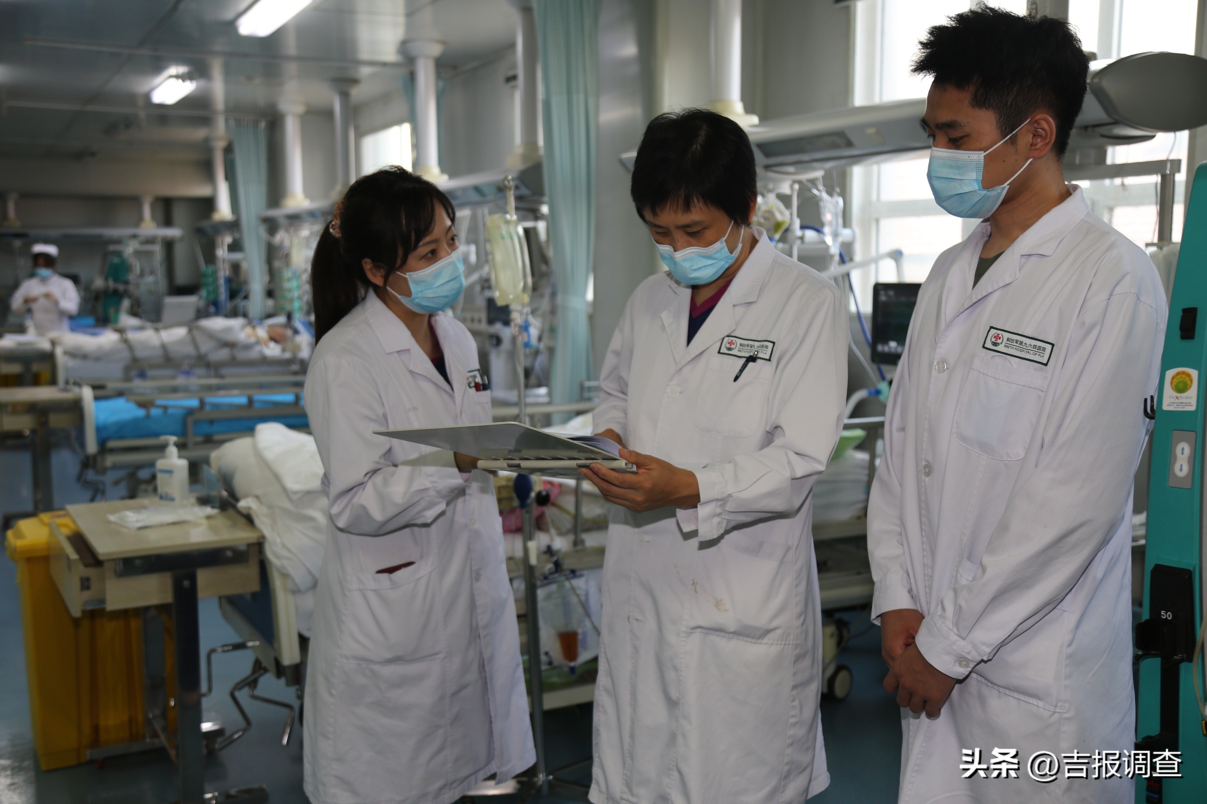 120送来昏迷不醒、没有家属陪同且身份不明的高龄患者后，解放军第九*四六**医院医护人员立即展开全力救治