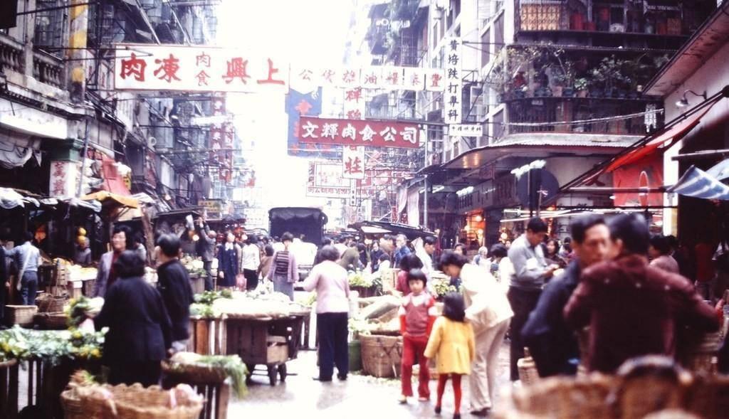 罕见照片，世界上胸最大的女人，女人舌头10.16厘米，你见过吗