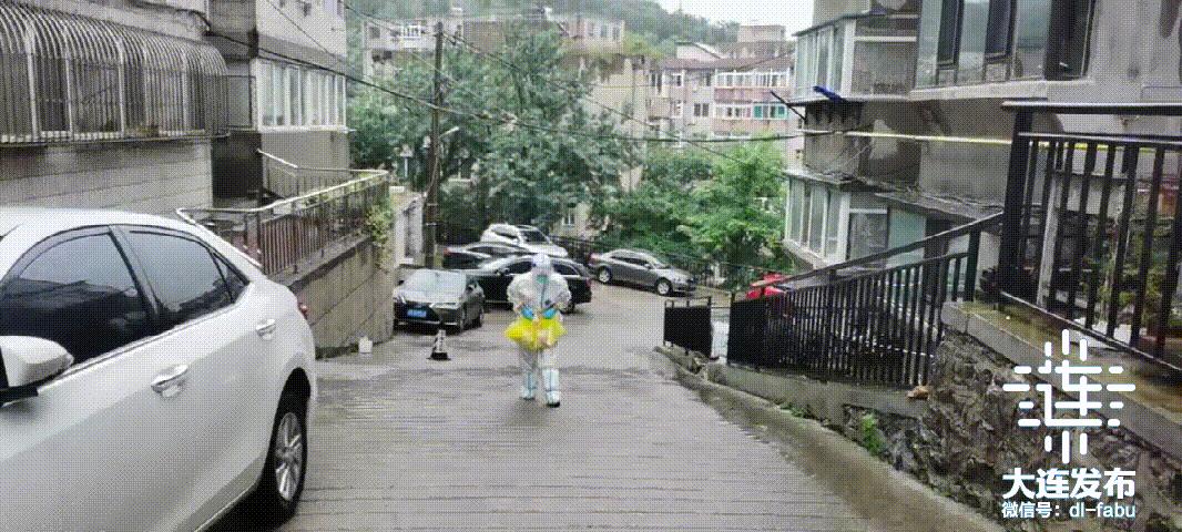 首个风暴潮海浪双红警报发布,风暴潮和海浪警报发布