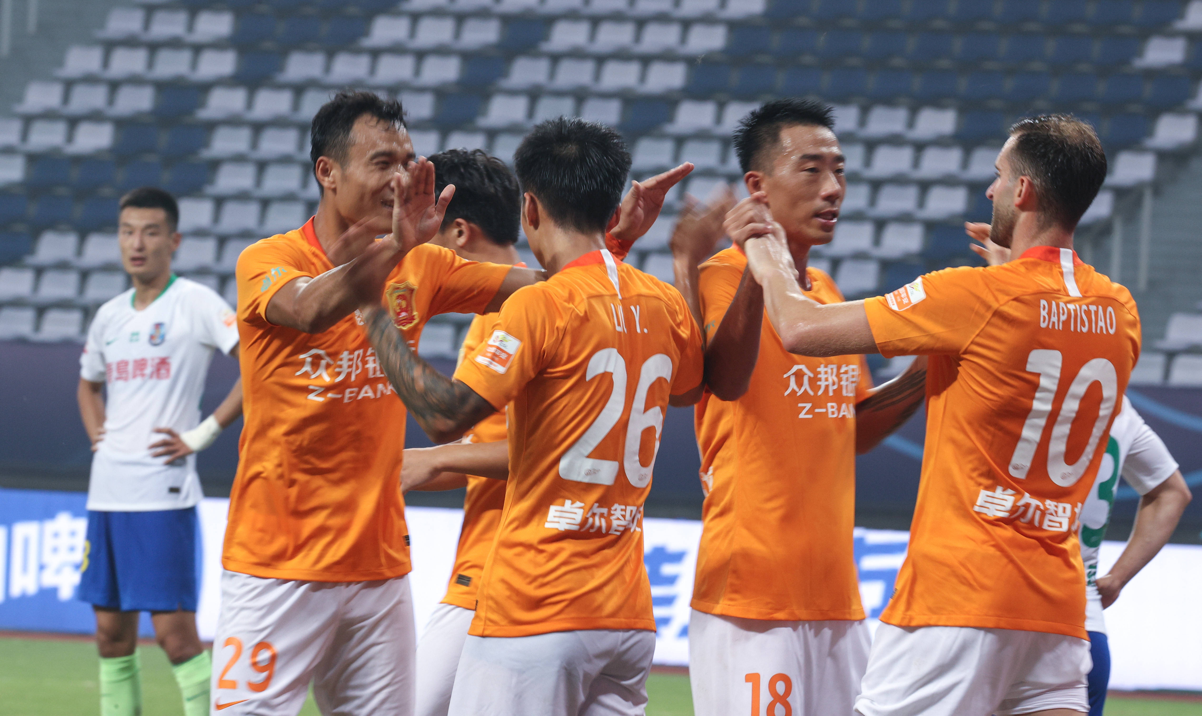 武汉三镇继续领跑中超积分榜,武汉足球乙级联赛