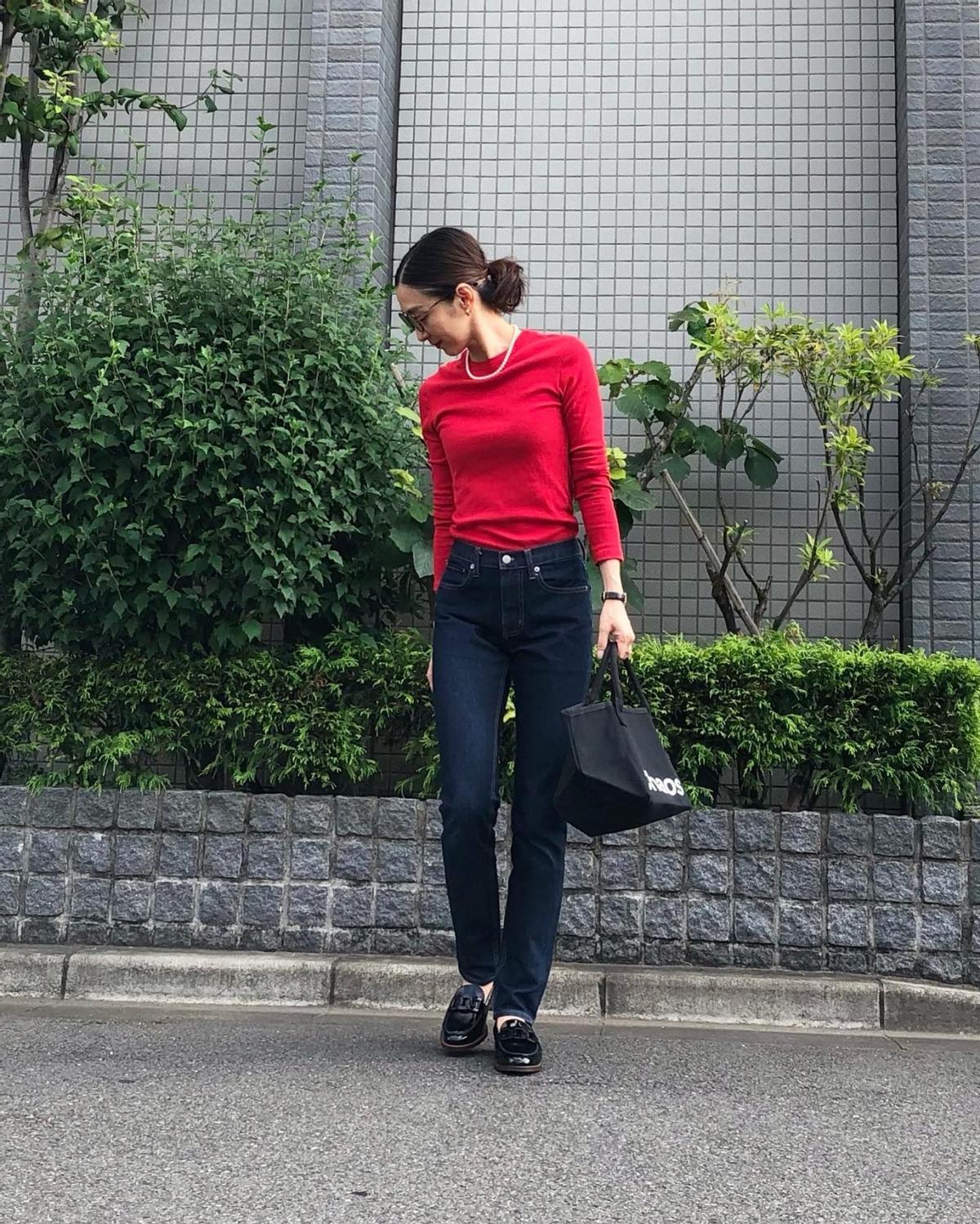 中年女性穿衣颜色搭配,中年女性适合什么样的穿衣风格