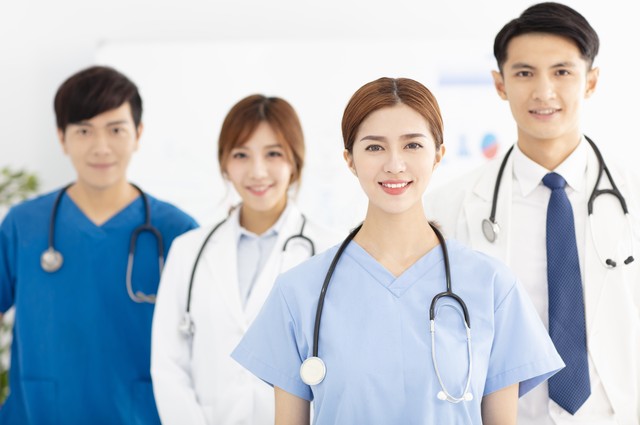 上了网课四年的医学生,上了三年网课的医学生步入社会