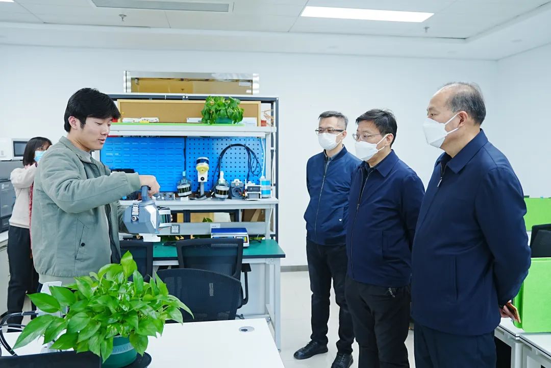 搭建平台激发人才创新创业活力,搭建平台促就业