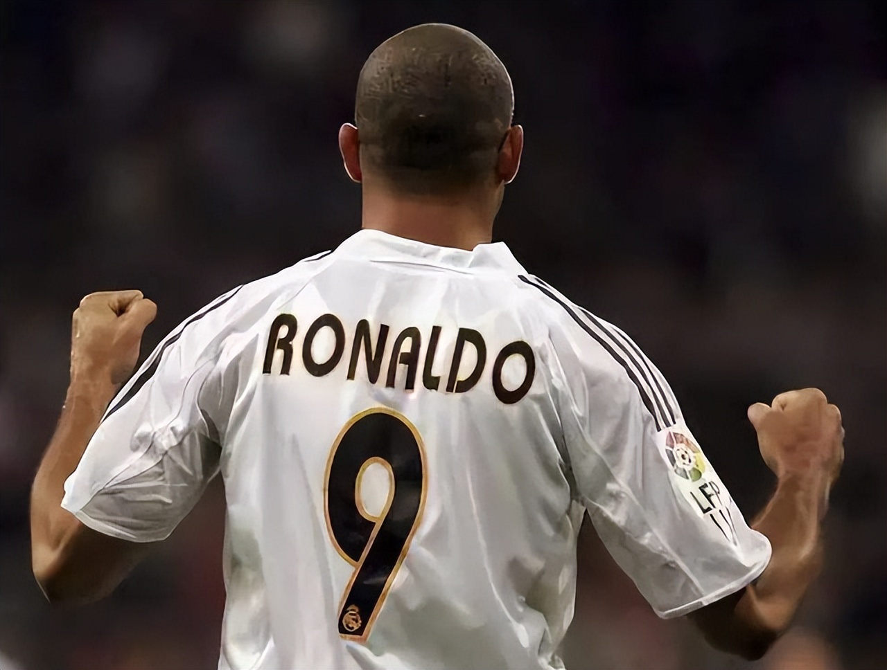 梅西c罗贝利马拉多纳谁才是球王,足坛巨星梅西获奖