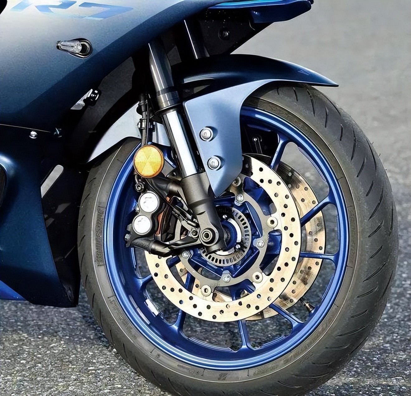 雅马哈yzf-r7ow02,雅马哈r32024款预计发布