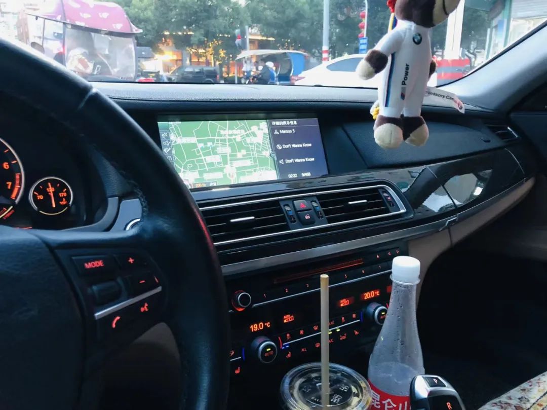 宝马电动车切换燃油车,从燃油车换到电动汽车