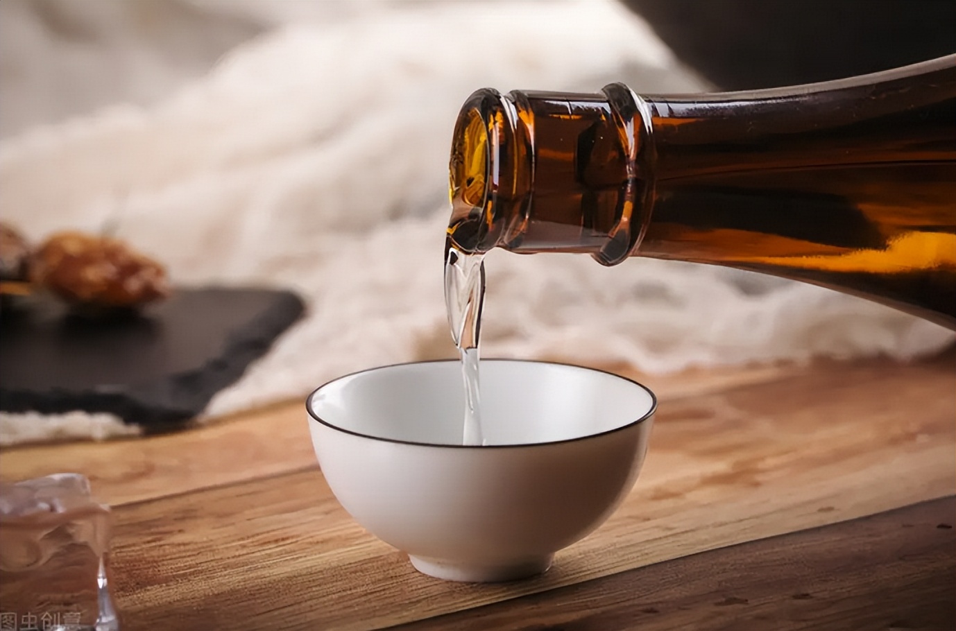 提醒中年人，散装酒少喝，这三种酒，全是便宜的粮食酒，建议尝尝