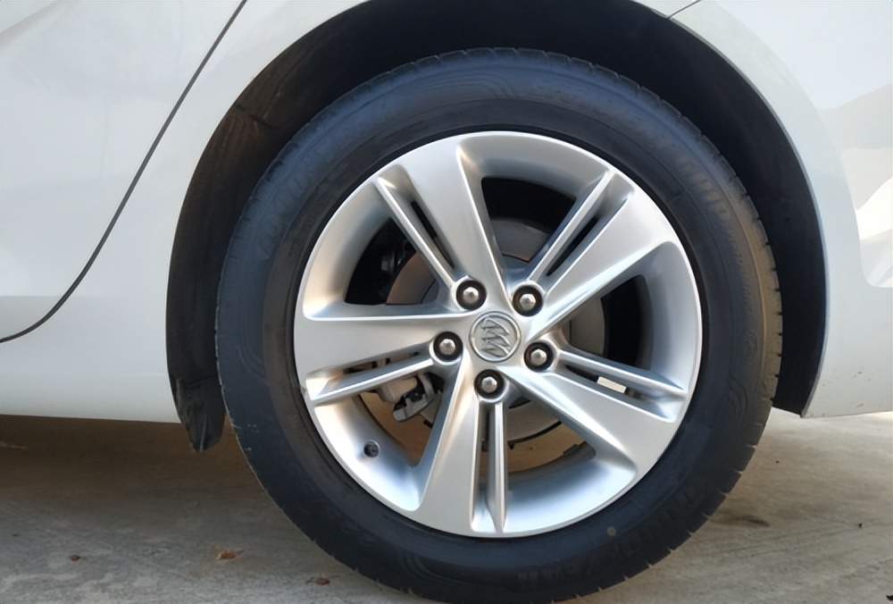 君威开了两年还是有股异味,君威开几年动力会下降