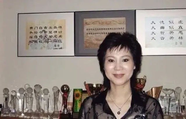 施之皓的二婚妻子,曹燕华和施之皓为什么离婚