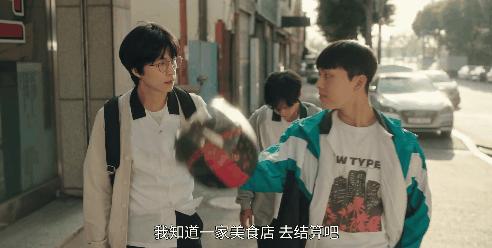 扇耳光连踹三脚,扇巴掌却踢人一脚