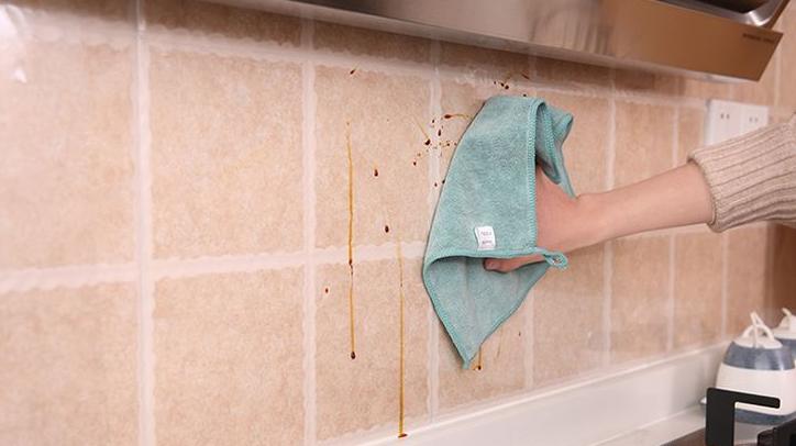 住了多年的墙面脏了怎么清洁,84消毒水加什么可以除墙面霉菌