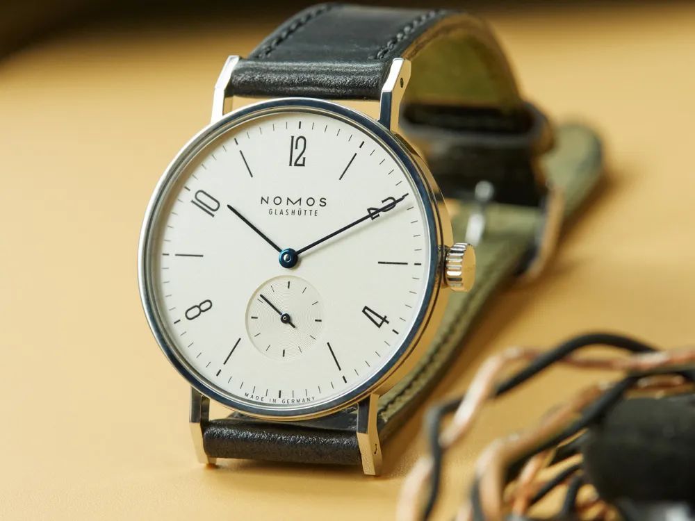 1万多逃不过的选择!这块表的设计就突出一个极简美