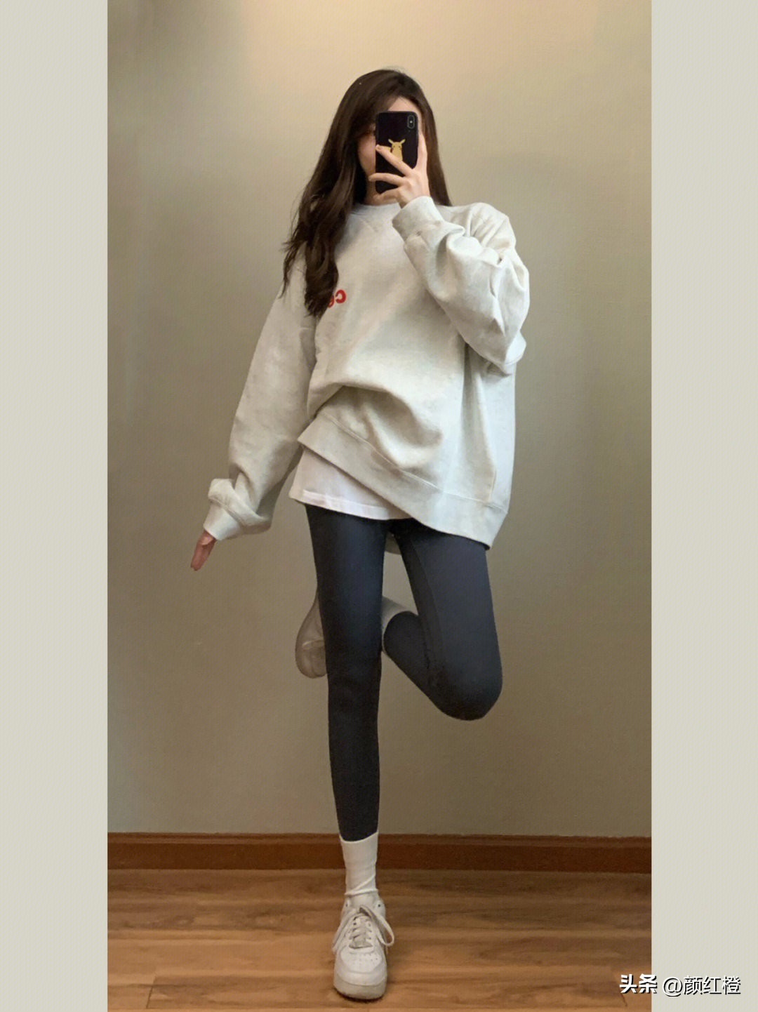 鲨鱼裤搭配长款羽绒服视频,羽绒服鲨鱼裤绝美冬天就该这么穿