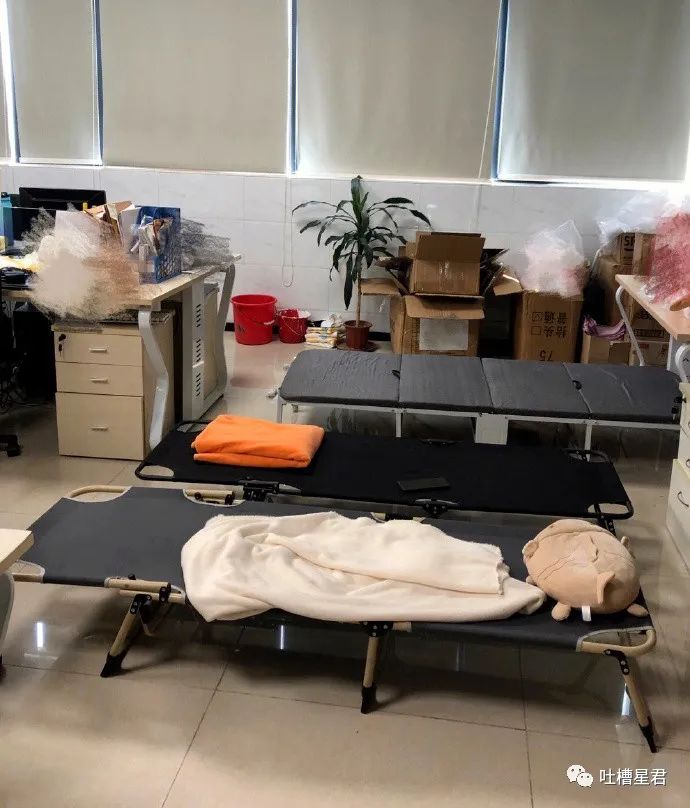 女友穿吊带裙男朋友的反应,女友买了新裙子