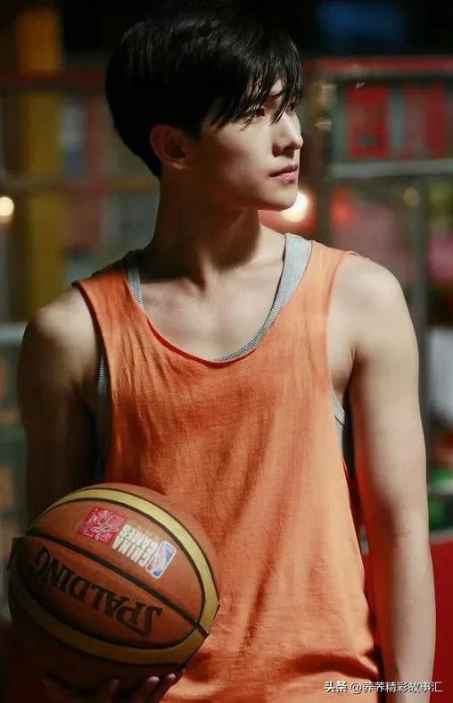 校园里的篮球场,青春期的篮球场