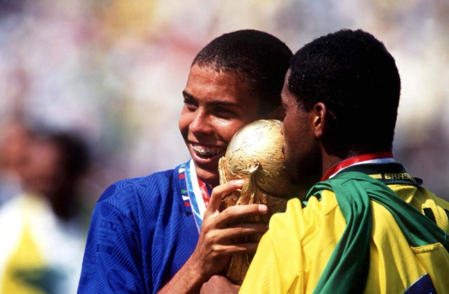 外星人罗纳尔多踢的世界杯的首发,外星人罗纳尔多巴塞罗那