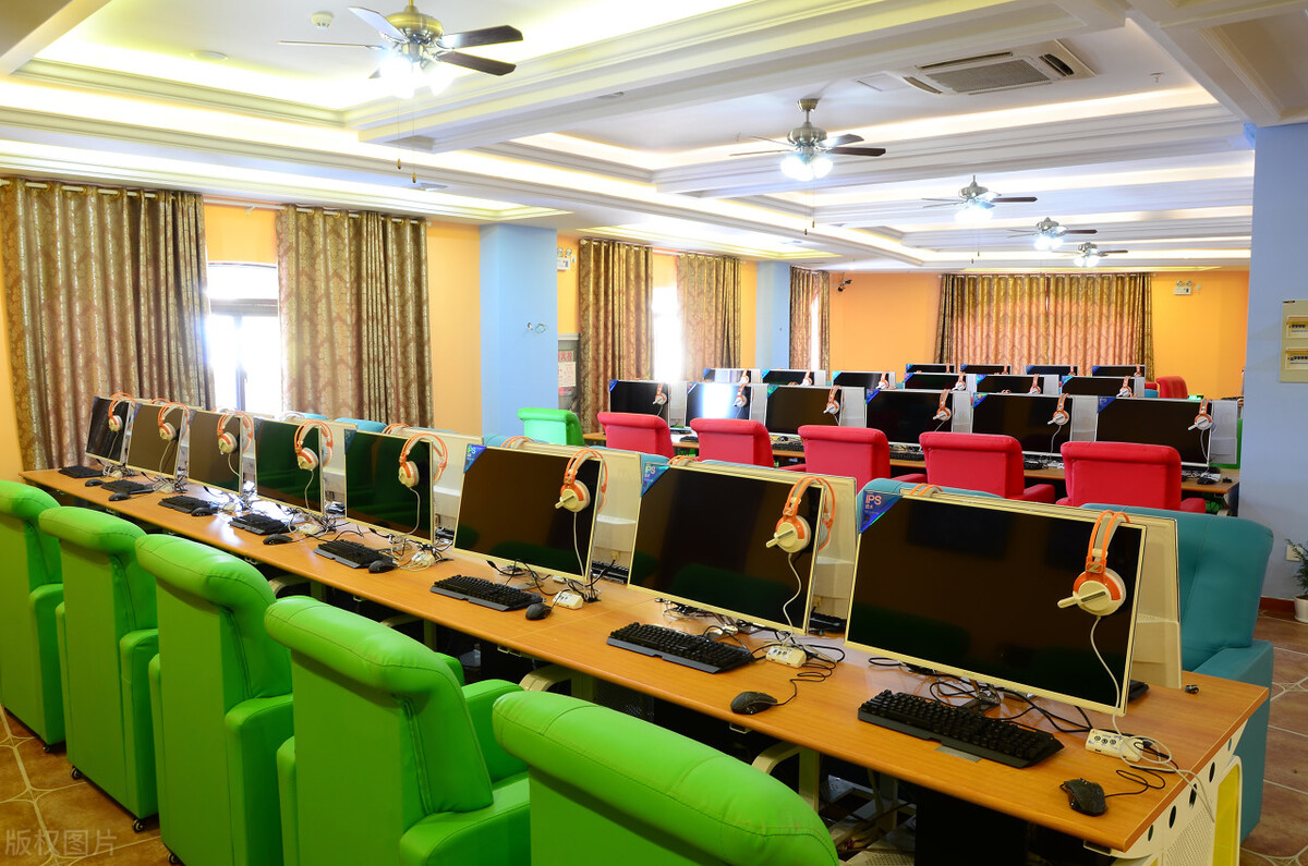 用800块配一台办公游戏主机和显示器，京东自营+淘宝