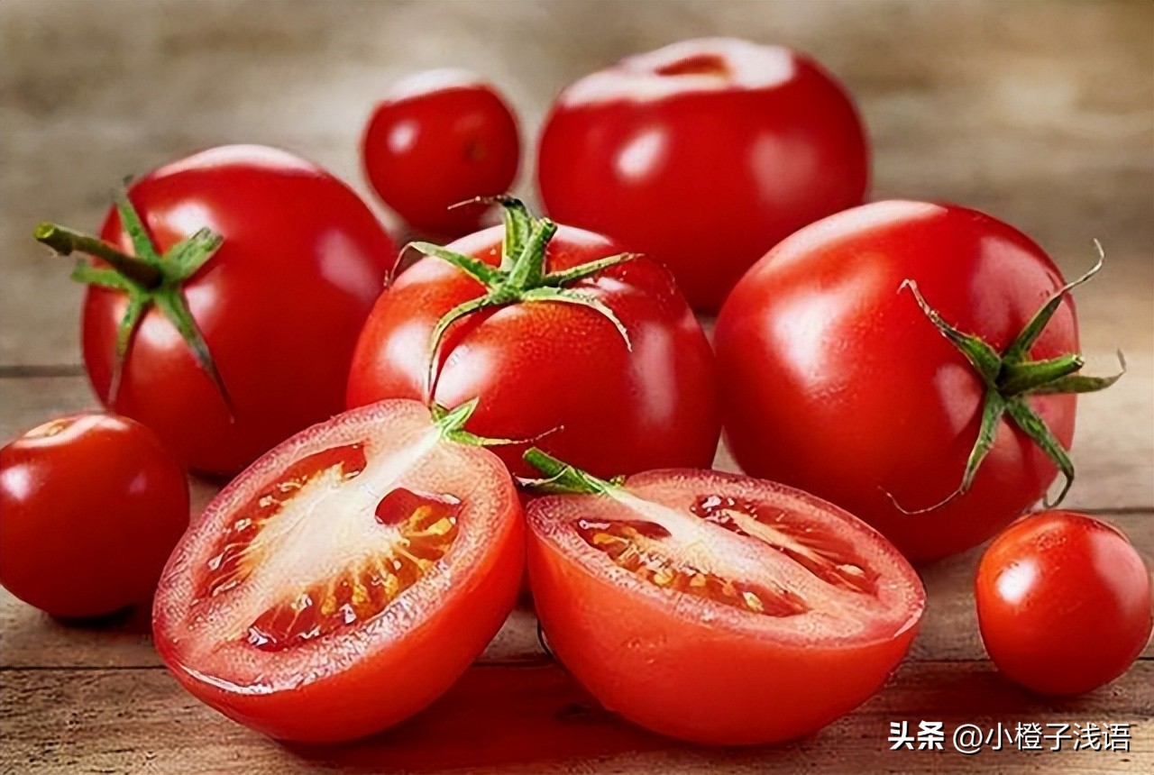 志愿者给新疆居民买菜,新疆志愿者为居民买菜