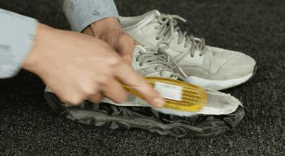 小白鞋脏了刷不下来有什么小妙招,小白鞋很脏怎么清洗没有白醋