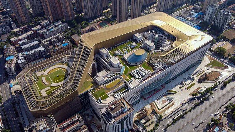 武汉最大商业体,武汉最霸气的商场