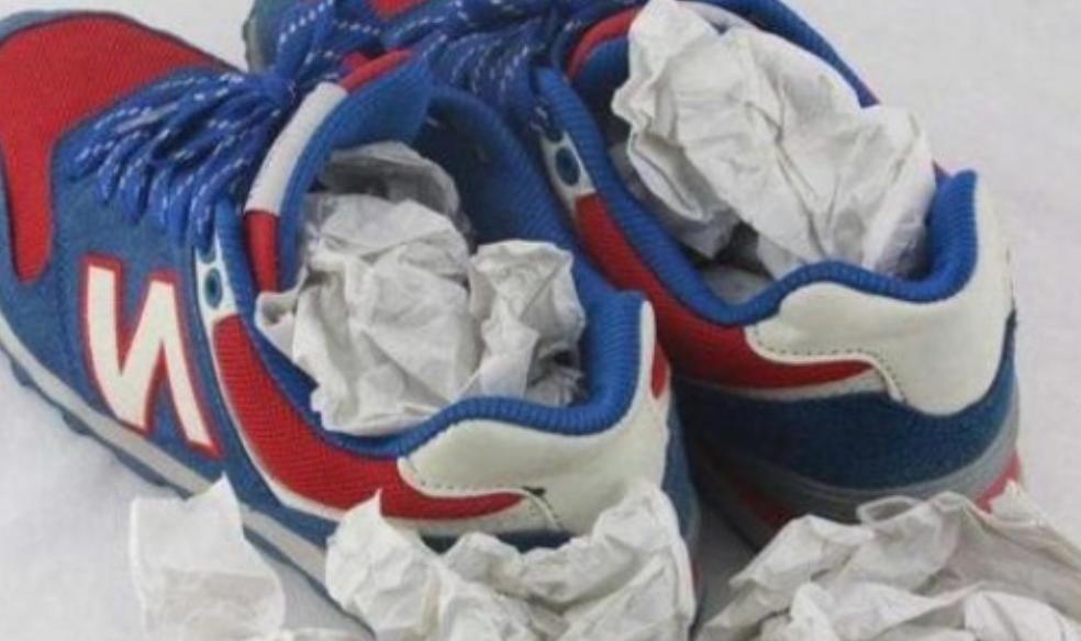 买鞋时，鞋子里“那团纸”不要扔！很多人不懂，难怪鞋子有臭味