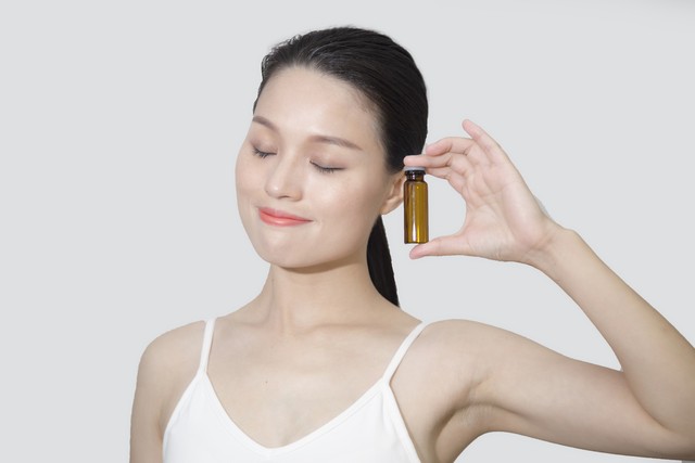 化妆品精华液的正确用法,珀莱雅精华液的正确用法