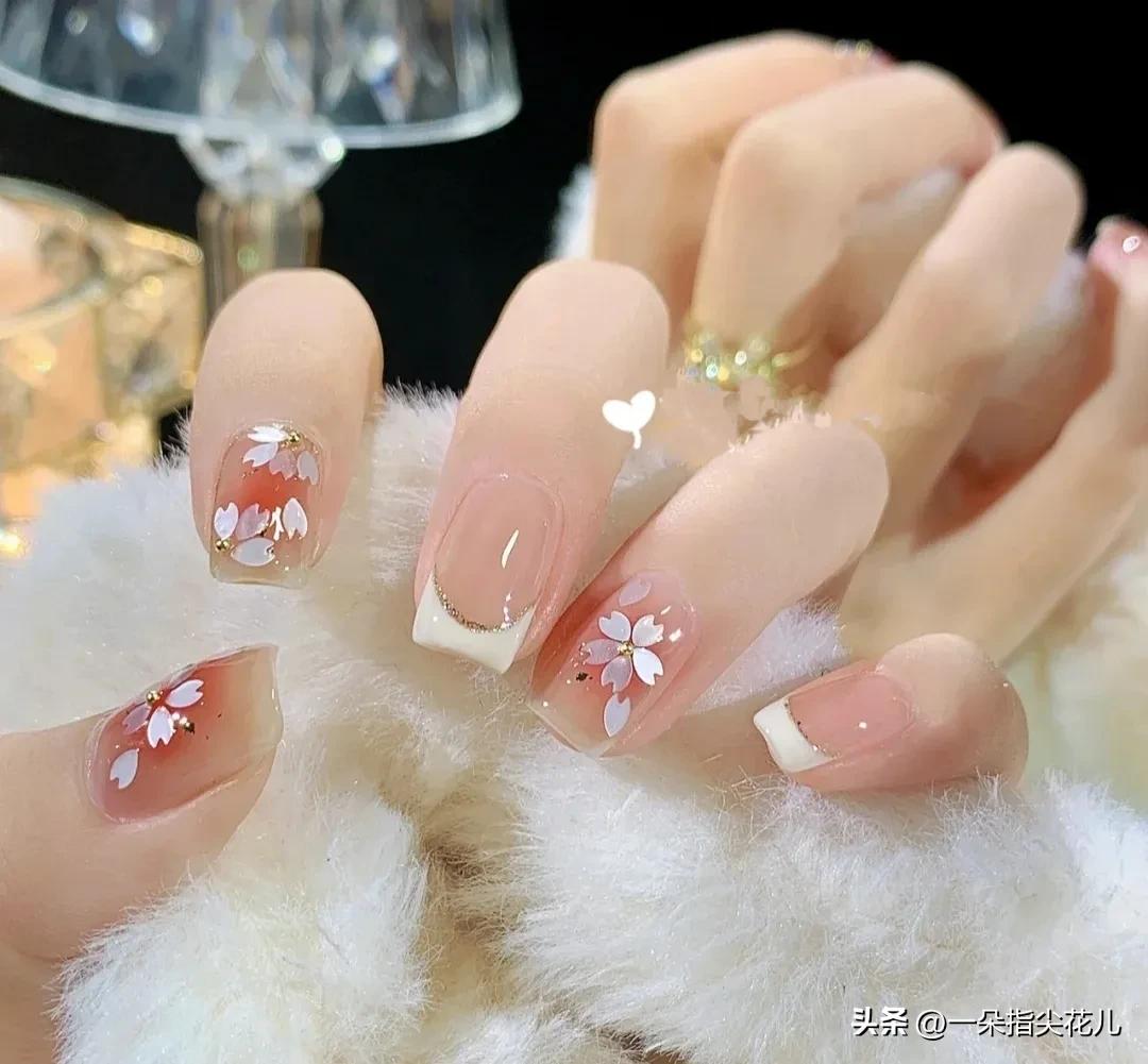 小清新美甲显白绿色,适合短甲小清新美甲