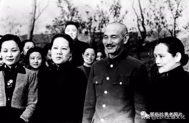 老照片纪念宋庆龄诞辰129周年