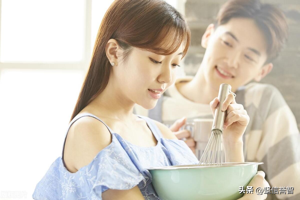 男人爱不爱你看细节就完了,男人爱不爱你看一下手机就知道