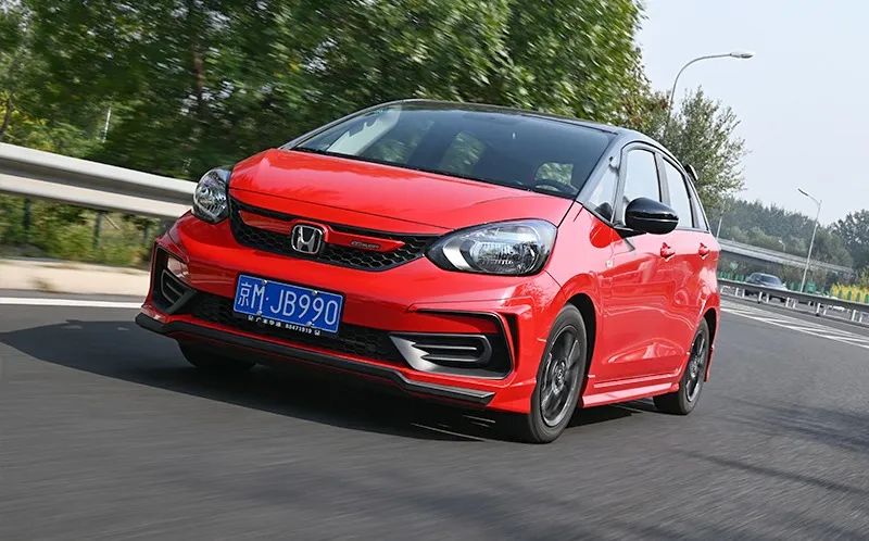 四代飞度大尾翼,新款飞度尾翼