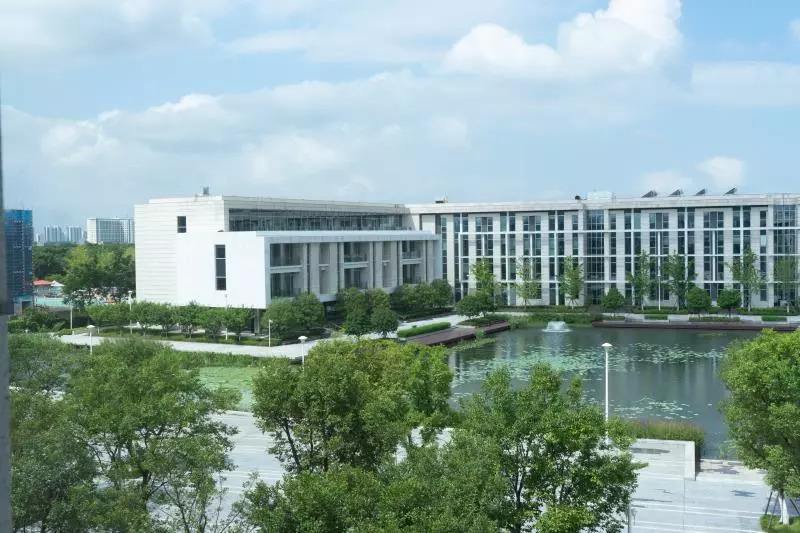 这所大学“很烧钱”,学费达17万!所在地是“全国百强县”第一