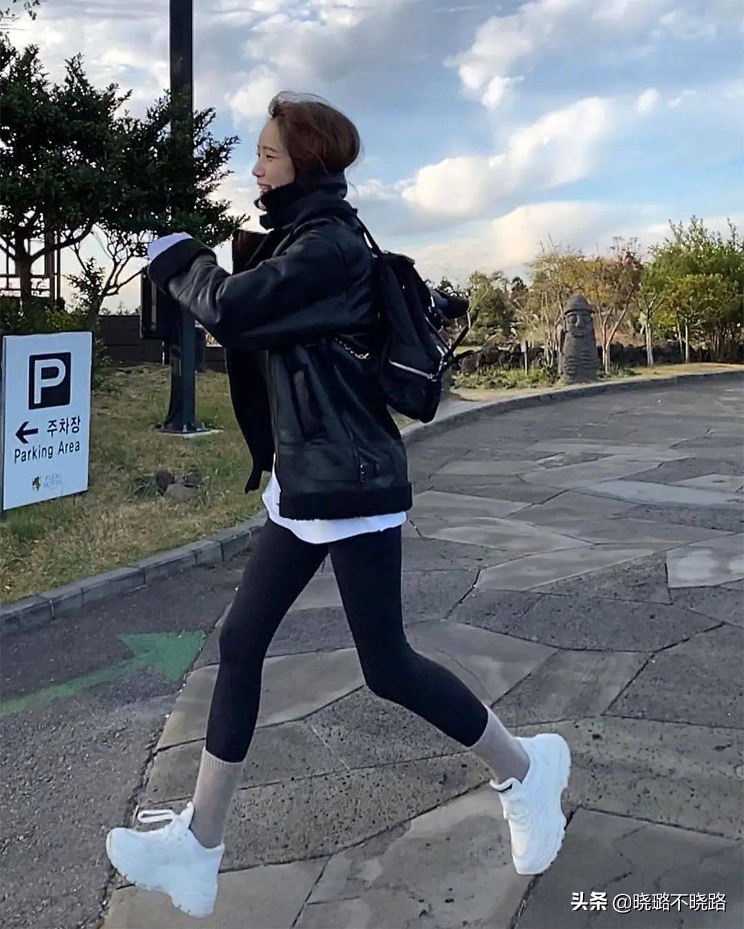 鲨鱼裤露袜子时尚穿搭冬,冬天保暖又减龄鲨鱼裤穿搭