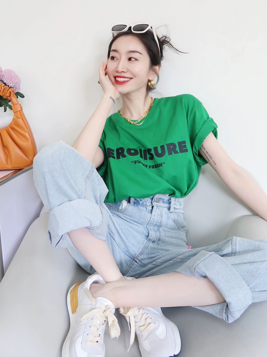 搭配春季牛仔裤的上衣推荐,初春阔腿牛仔裤配什么上衣好看