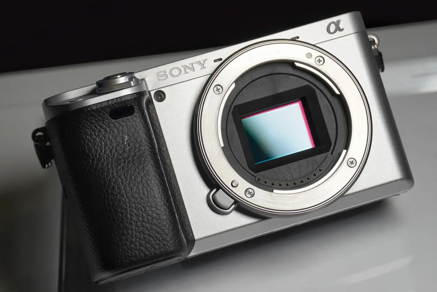 索尼尼康和佳能高端微单横向对比 (佳能微单r6与索尼a7比哪个好)