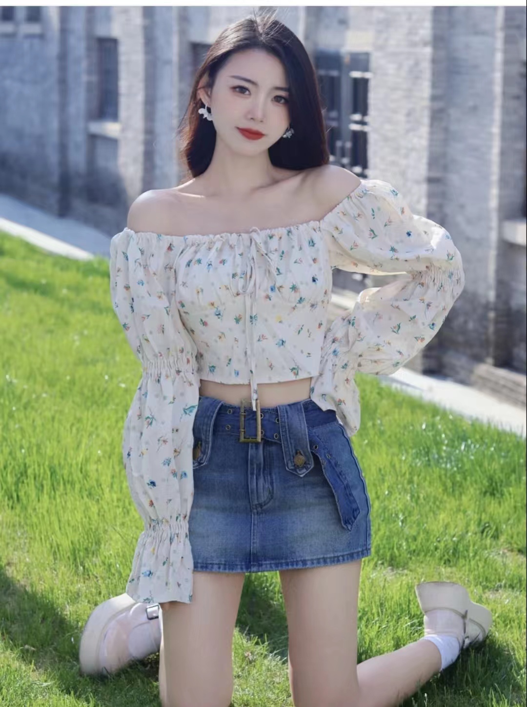 冬季包臀牛仔短裙搭配什么上衣,牛仔短裙配什么上衣比较好看女