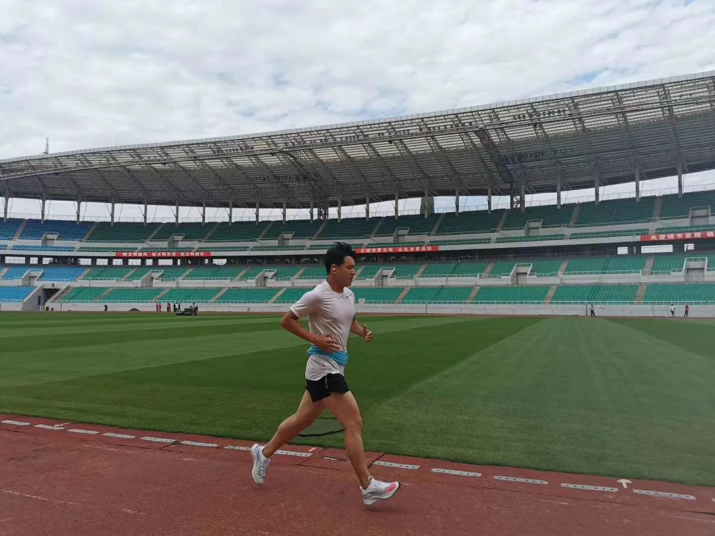 5个跑步呼吸技巧,5个跑步技巧视频