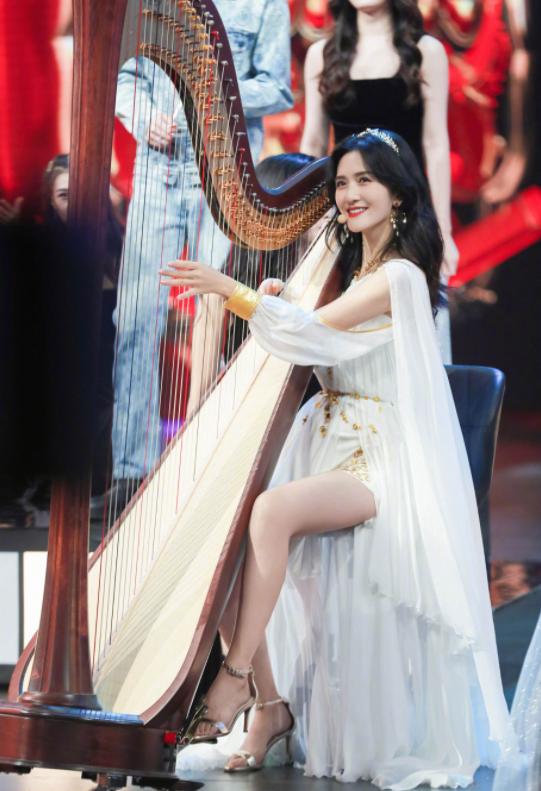 24年来守护着4个兄妹,最后却一个都留不住,何炅老了,都结束了