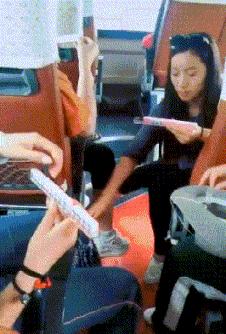 这衣服怎么穿内衣呀?不穿内衣怎么挺起来啊?