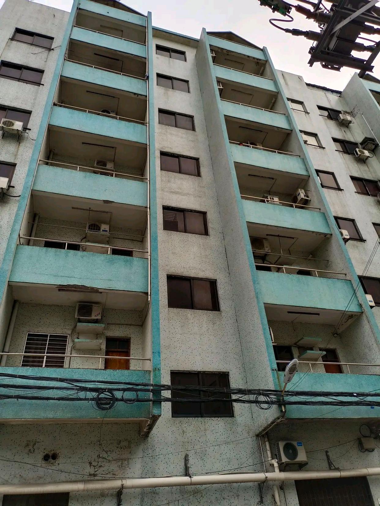 深圳工厂宿舍住12个人,深圳工厂4人间宿舍真实条件