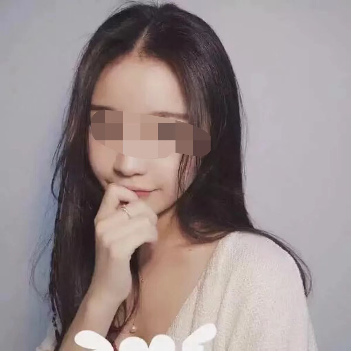 8人轮番玷污2女，40个人没有一个人帮忙，看完毁三观！