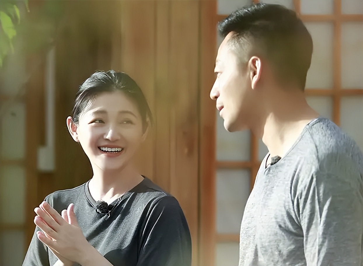 大S的“*大伪**女主”人设，3个细节证明，她只是个风一吹就破的泡沫